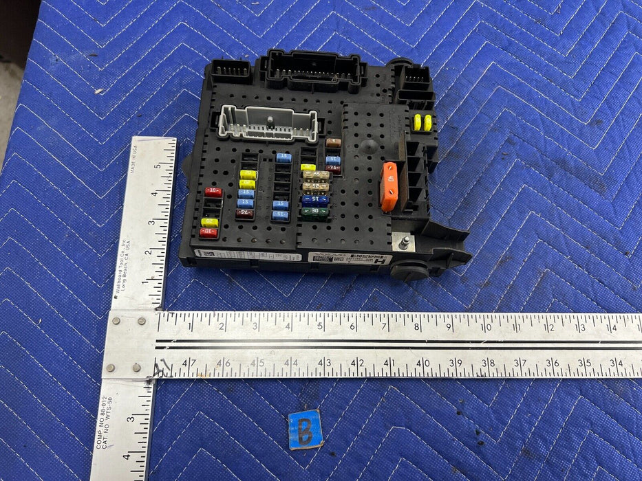 2005-2007 Volvo S60R V70R Fuse Box Control Module Unit 28017881 OEM #1008EM