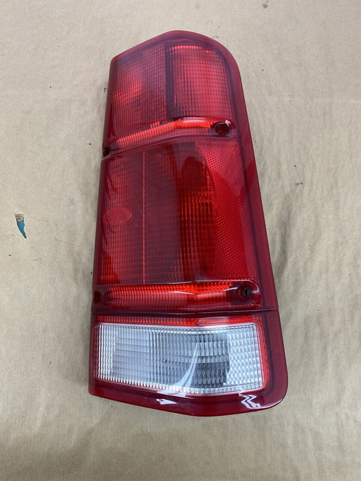 1999-2002 Land Rover Discovery II 2 Right Passenger Side Tail Light OEM #2492EJ