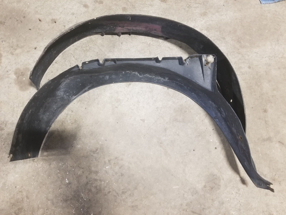 1984-93 BMW E30 318i 325i WHEEL FRONT WELL LINER MUD FENDER HOUSING OEM #CN586