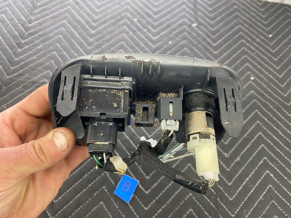 2009-2010 Pontiac Vibe Center Console Dash Power Outlet 115V & 12V OEM #3163E