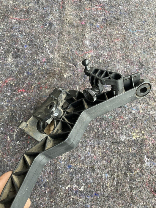 98-00 Volvo V70R V70 S70 Gas Pedal Accelerator 6842390 w/Bracket LHD OEM #1609E