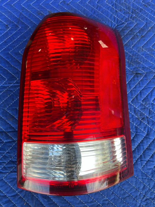 2002-2007 Saturn Vue Passenger Right RH Tail Light Assembly Rear Lamp OEM #604EM