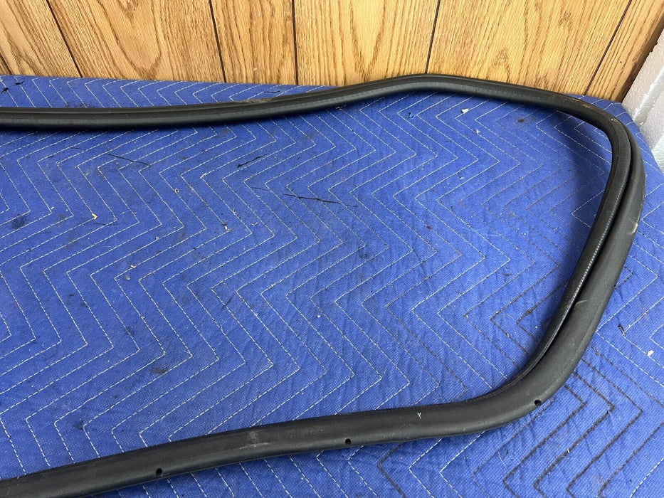 2005-2007 Volvo S60R Trunk Deck Lid Seal Gasket Weather Stripping OEM #1095EM