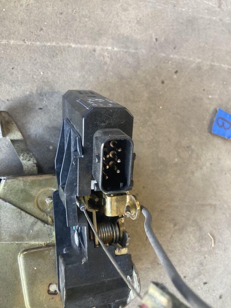 1988-1996 BMW E34 5 Series 525i 535i Right Front Door Latch 8350012 OEM #1960M