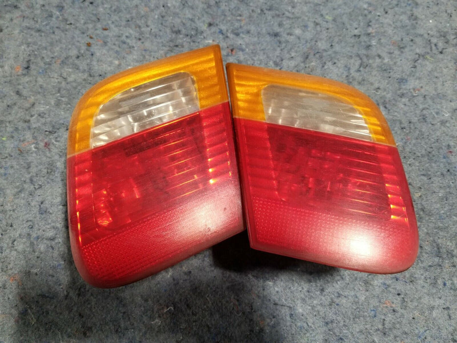 2001-2006 E46 Series BMW 330XI 388569 OEM REAR TAIL LIGHT SET PAIR #203CN