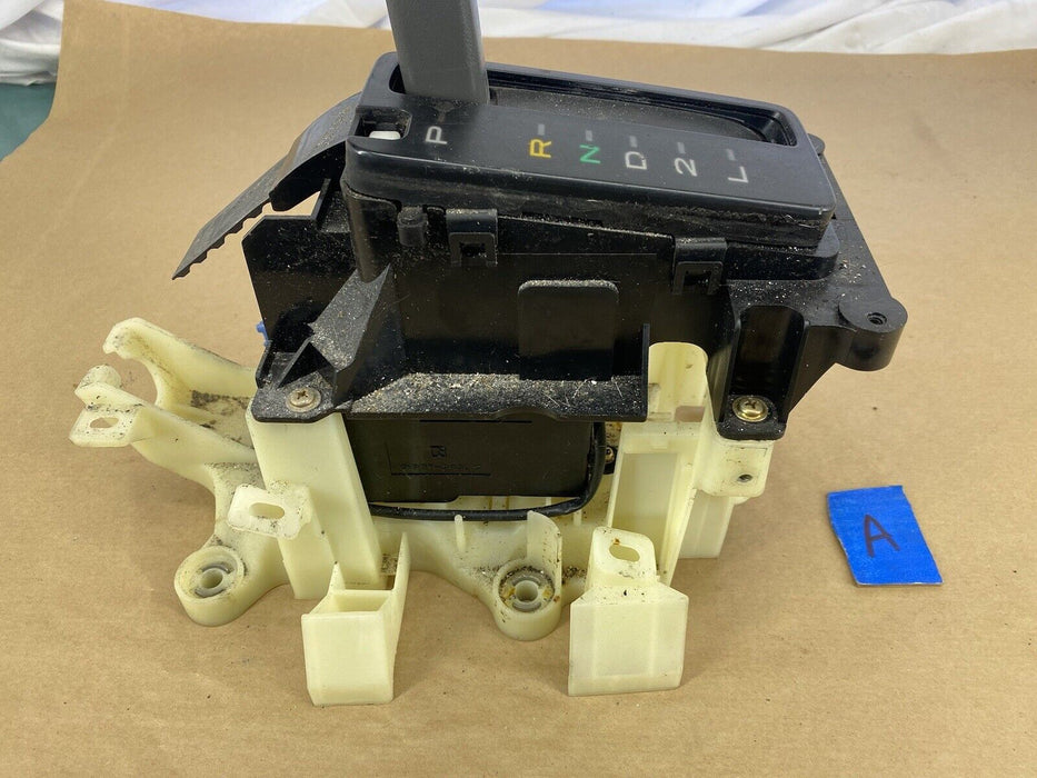 1997-2001 Lexus ES300 Gear Selector  Shifter Assembly Automatic Trans OEM #2318E