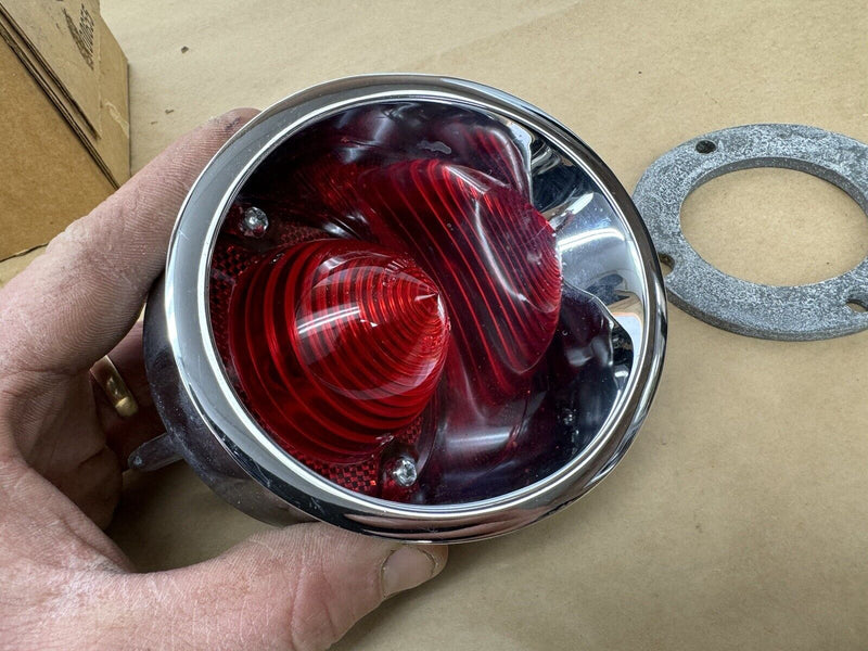 1961-1962 Corvette NOS GM Tail Light Assembly Turn Signal Housing 899631 #3287E