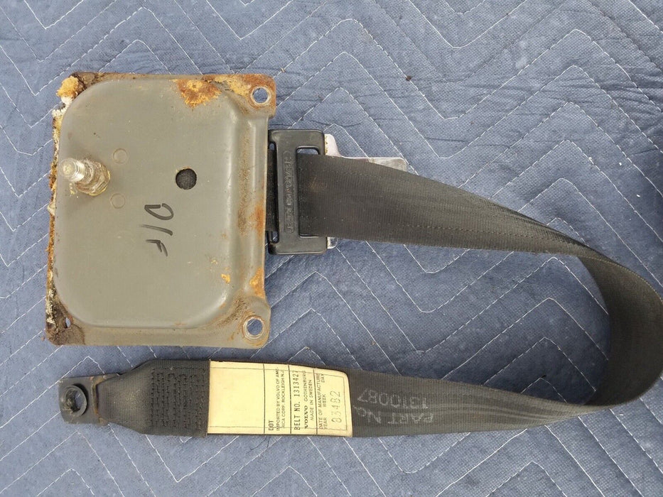 Volvo 240 244 245 Left Front Driver Side Seat Belt Retractor OEM #2586E