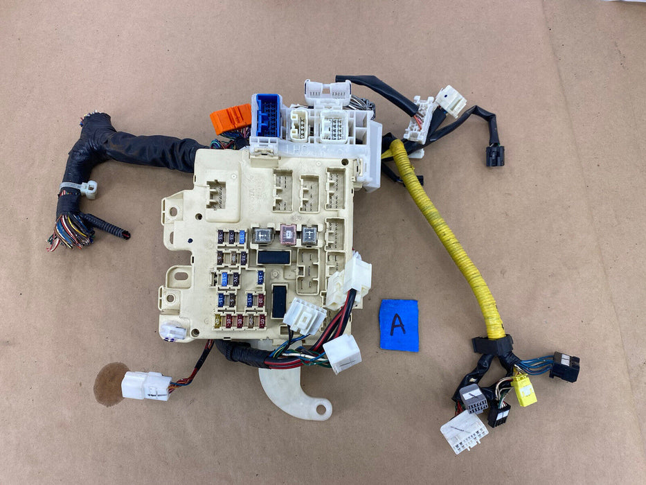 1997-2001 Lexus ES300 Complete Fuse Box  Interior Dash Relay Control OEM #2398E