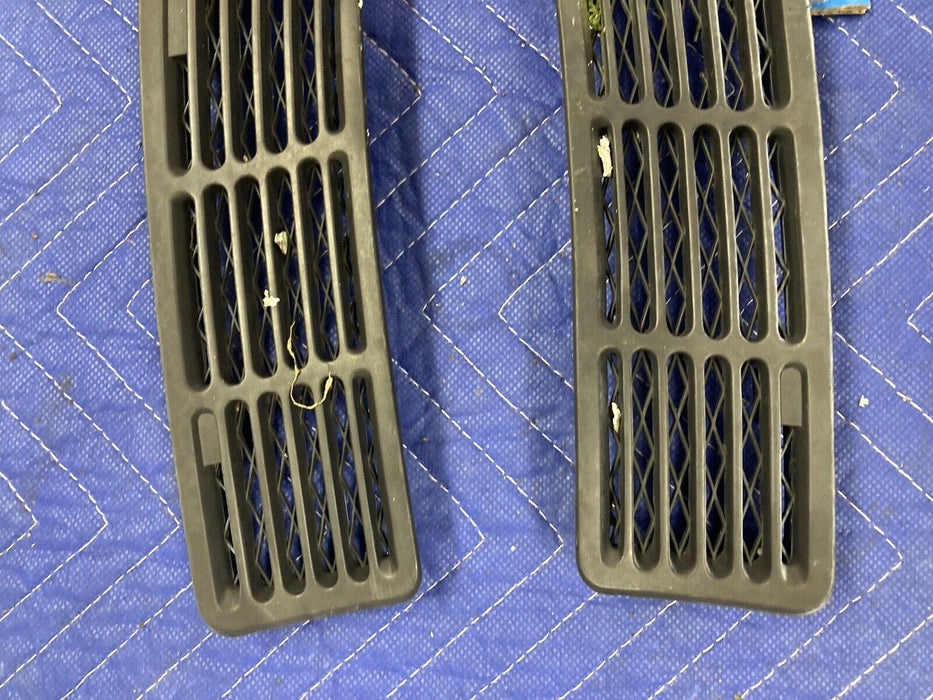 1984-1991 BMW 318i 325i E30 Windshield Cowl Vents Right Left Pair OEM #2646M