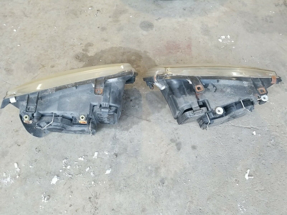 2001-2005 VW Jetta Engine 2.0L 01-05 manual PAIR FRONT HEADLIGHT ASSEMBLY #123CN