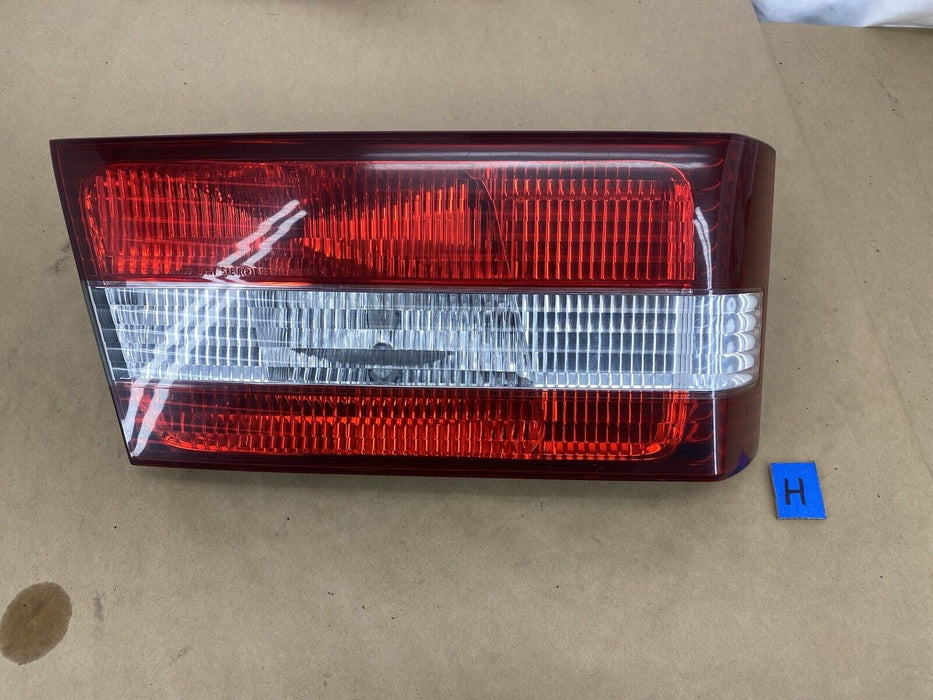 2000-2001 Lexus ES300 Driver Left LH Deck Trunk Lid Inner Tail Light OEM #2402E