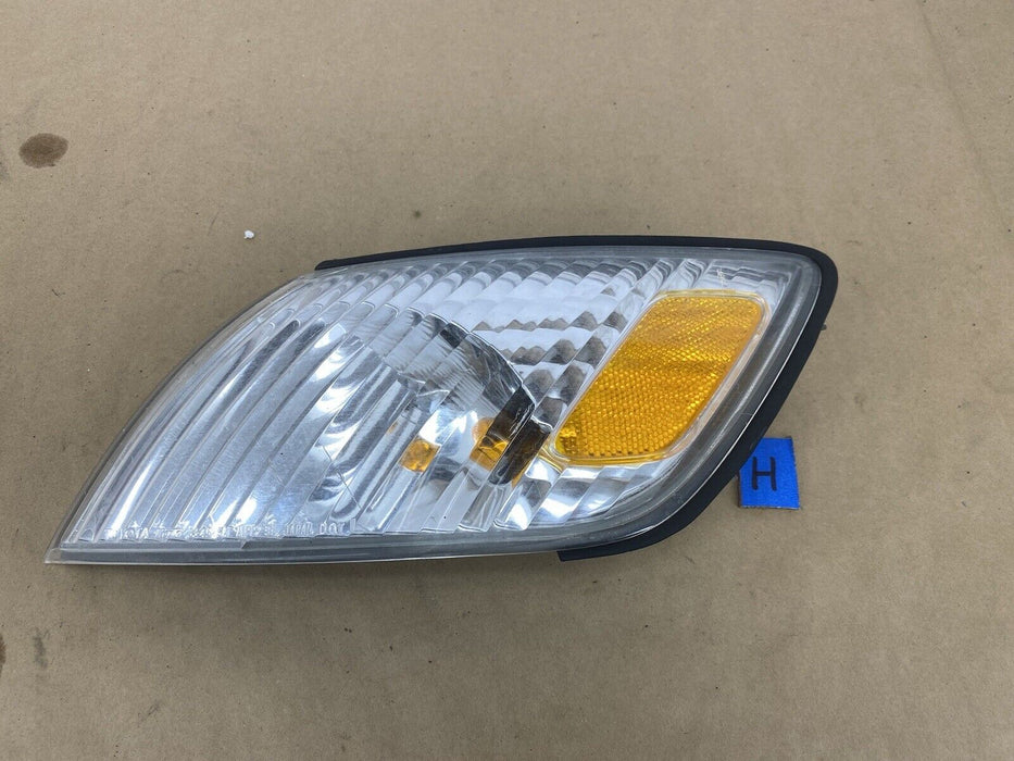 2000-2001 Lexus ES300 Driver Side Left LH Front Turn Signal Light OEM #2406E