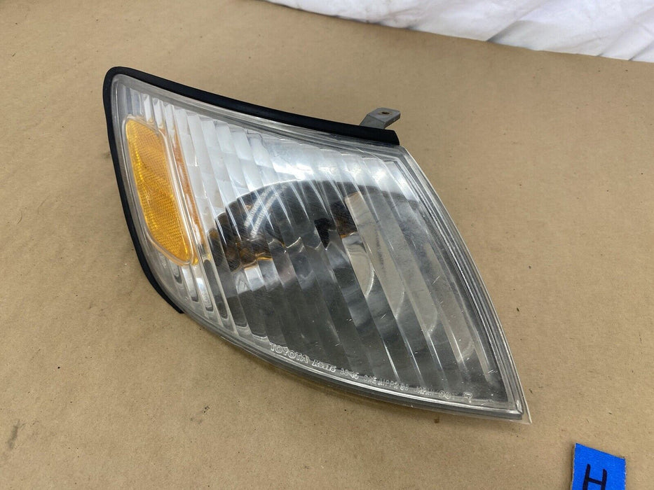 2000-2001 Lexus ES300 Passenger Right RH Front Turn Signal Light OEM #2405E