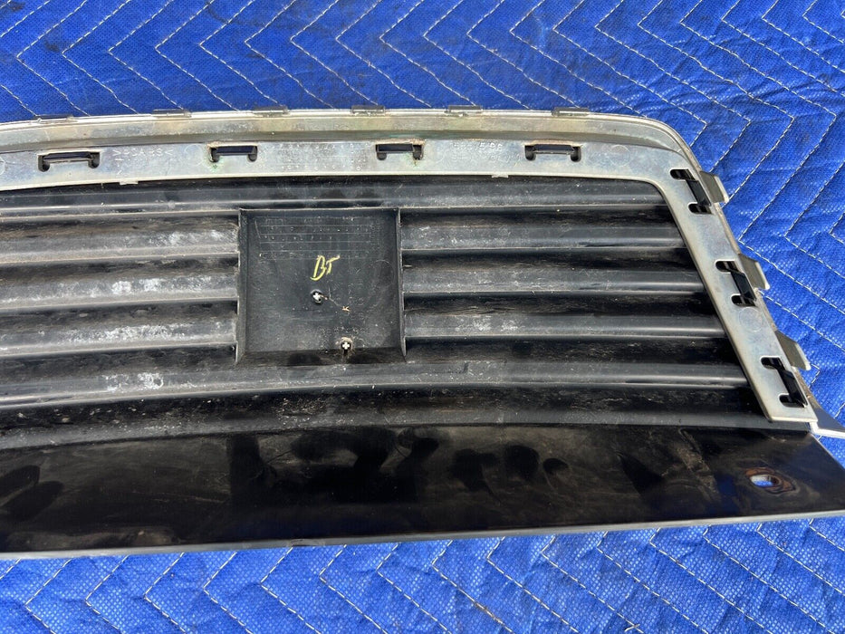 2002-2007 Saturn Vue Exterior Front Upper Grille 15851596 OEM #615EM