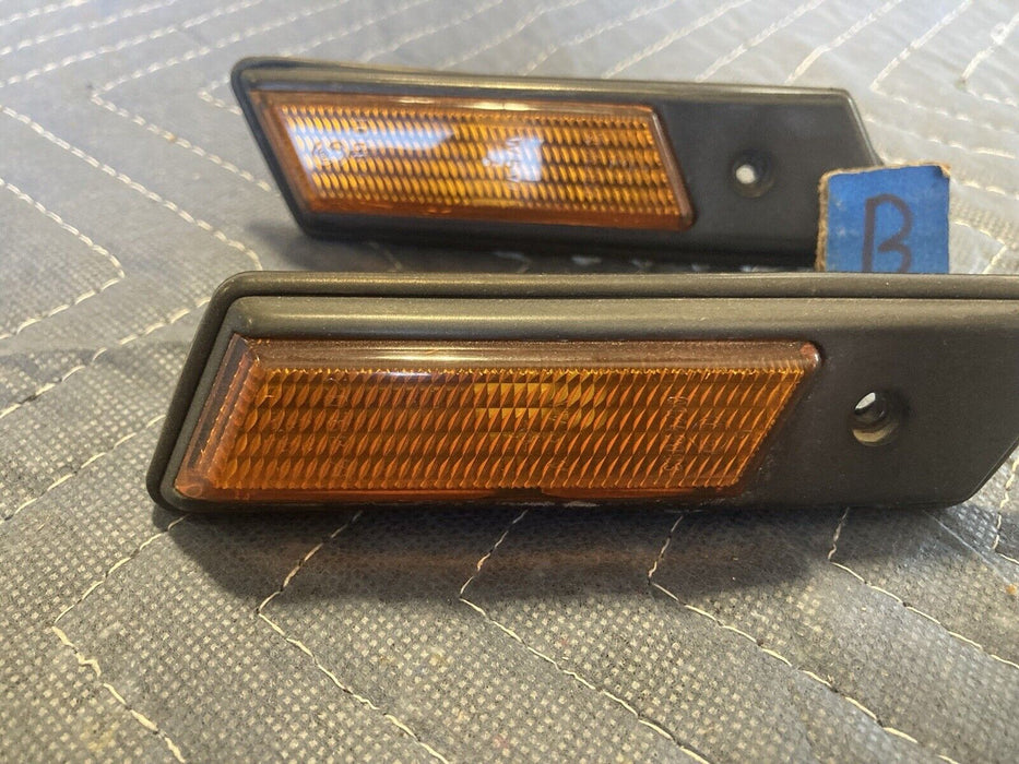 1988-1996 BMW E34 5 Series 525i 535i Front Side Marker Light 1378014 OEM #1999M