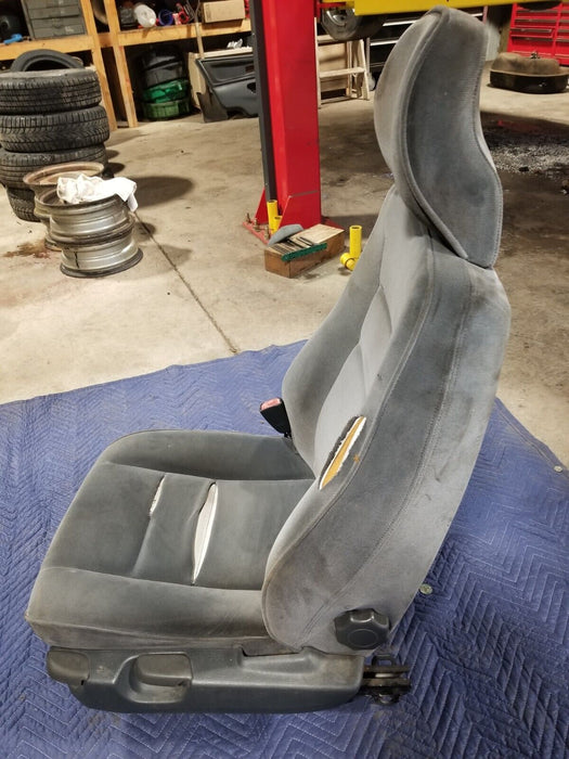 1998- 2000 Volvo V70 V70R Wagon oem Front Driver Seat Grey non-power #367AN