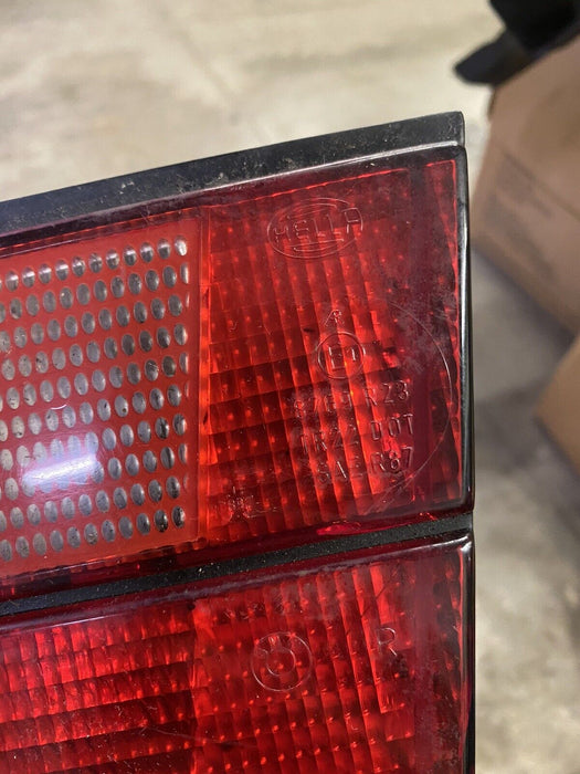 88-95 BMW 525i 530 Left Driver Brake Tail Light Lamp Trunk Signal Lamp #32E