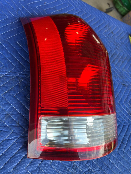 2002-2007 Saturn Vue Driver Left LH Tail Light Assembly Rear Lamp OEM #603EM