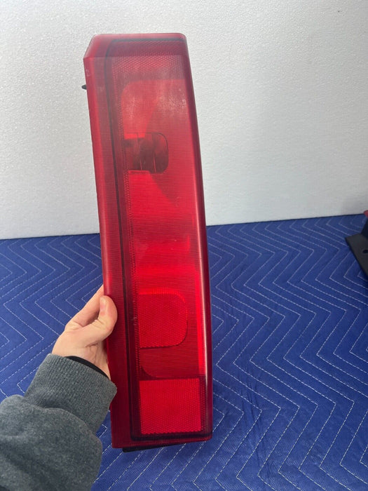 2006-2010 Hummer H3 LH Driver Left Tail Light Assembly 16532641 OEM #1356EM