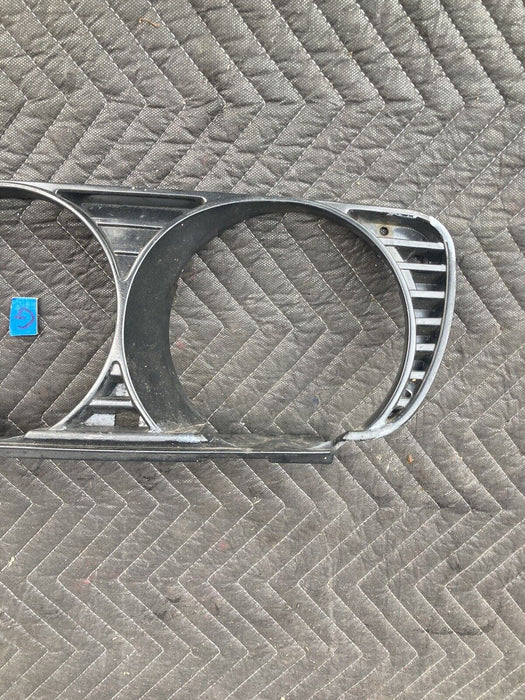 1982-1994 BMW E30 318i 325i Headlight Grille Right RH Trim 1945886 OEM #2192M