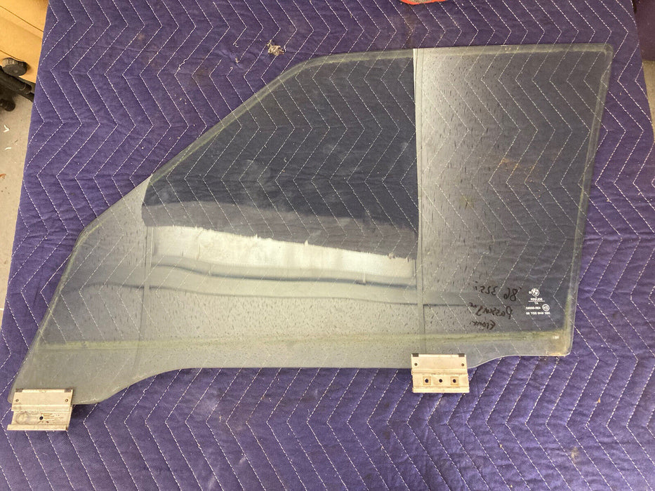 1984-1991 BMW 318i 325i E30 Front Window Sedan Glass Right Passenger OEM #2587M