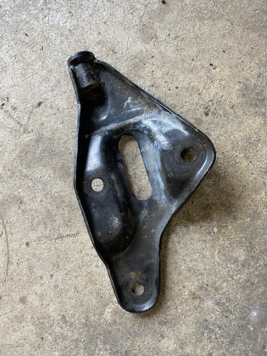 BMW E32 E34 525i 535i 735i OEM Rear Differential Bracket Holder Right #1286E