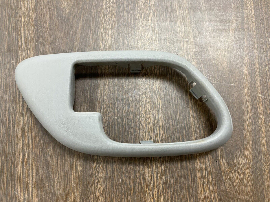 1995-2002 Chevrolet Left Driver Door Handle Cover Trim Bezel 15708077 OEM #1292E