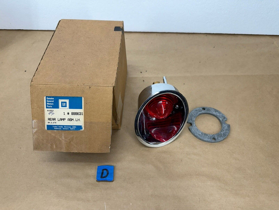 1961-1962 Corvette NOS GM Tail Light Assembly Turn Signal Housing 899631 #3287E