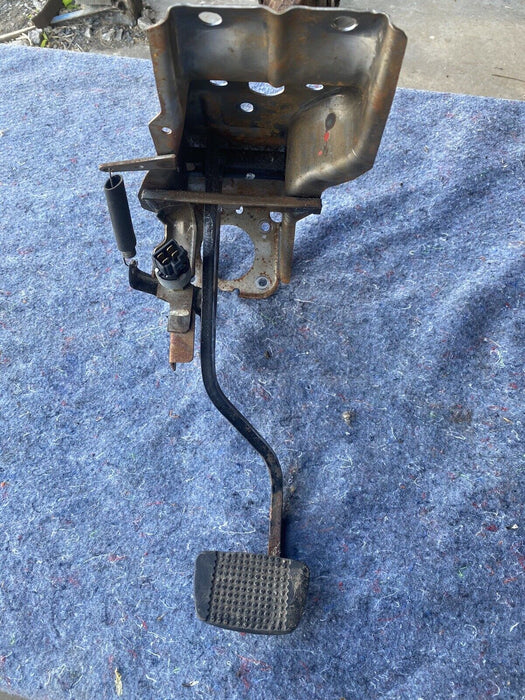 99-01 ISUZU VEHICROSS Brake Pedal Assembly Bracket Unit & Switch OEM #1414E