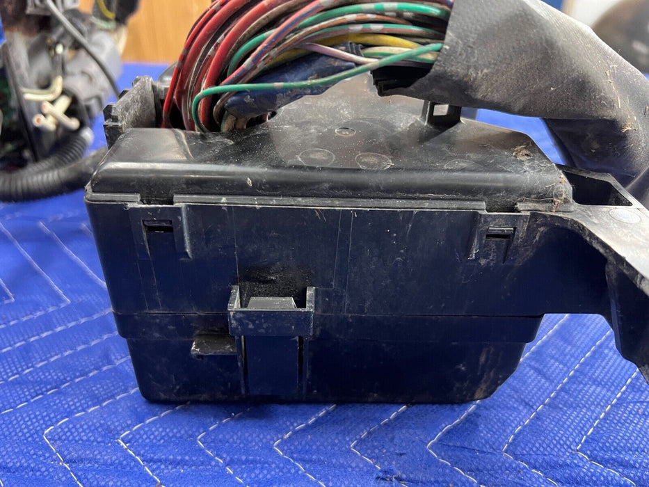 1998-2002 Isuzu Trooper Wiring Junction Engine Fuse Box Relay Box OEM #956EM