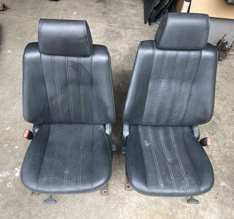 83-91 BMW 325ix 325e 318i 325i E30  Black Front Bucket Seats Sedan #55M