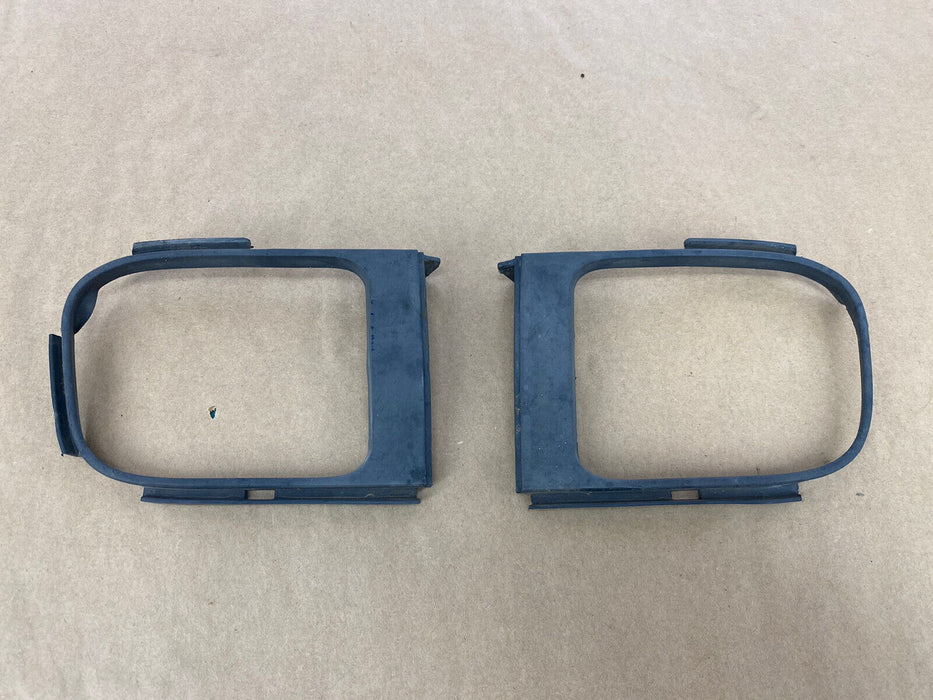 1998-2000 Volvo V70XC V70 S70 Fog Light Trim Bezel Pair L & R 9190410 OEM #2126E