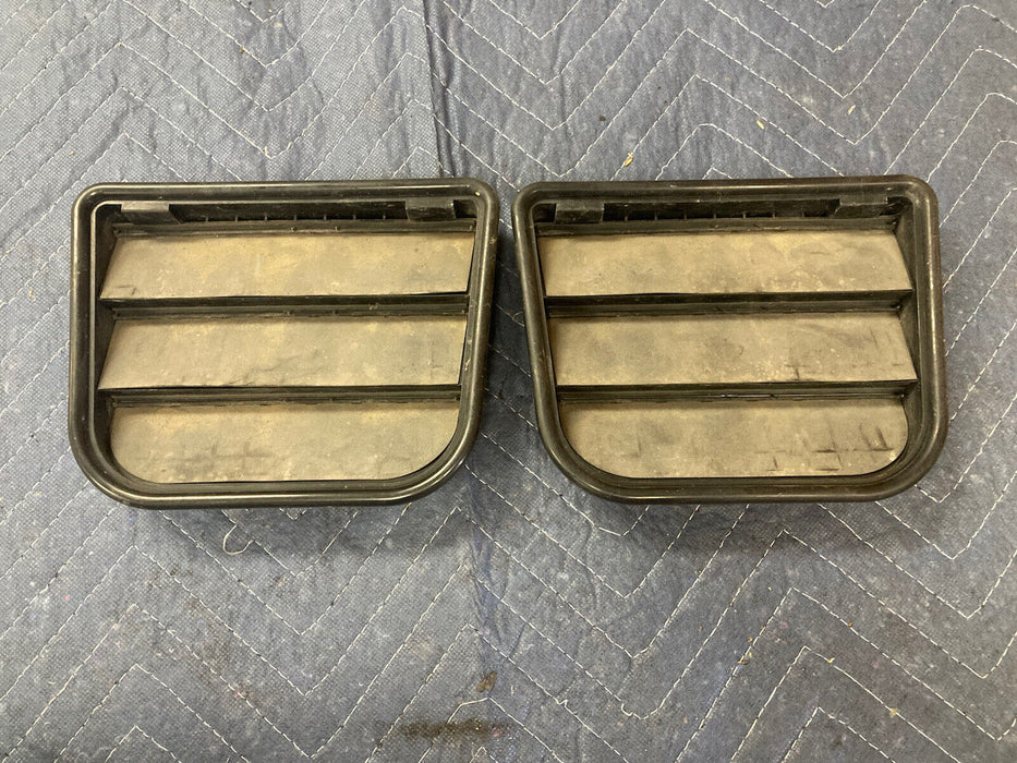 2005-2007 Volvo S60R S60 V70R Trunk Rear Vents Pair Left Right OEM #1524M