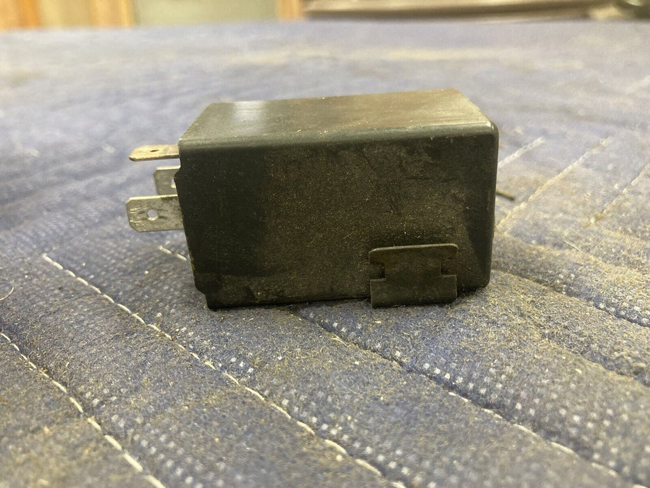 1975-1985 Volvo 242 240 244 245 Flasher Control Hella Relay tbb50dot OEM #1680M