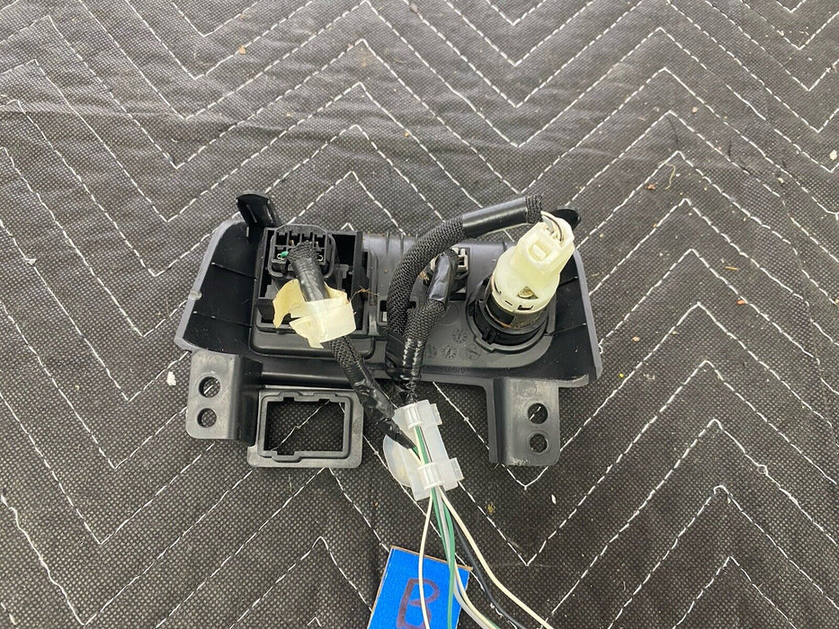 2009-2010 Pontiac Vibe Center Console Dash Power Outlet 115V & 12V OEM #3163E