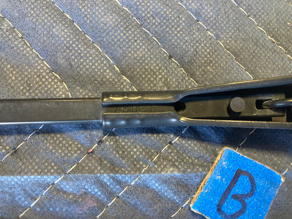 1988-1996 BMW E34 5 Series 525i 535i Windshield Wiper Arms 186411 OEM #2000M