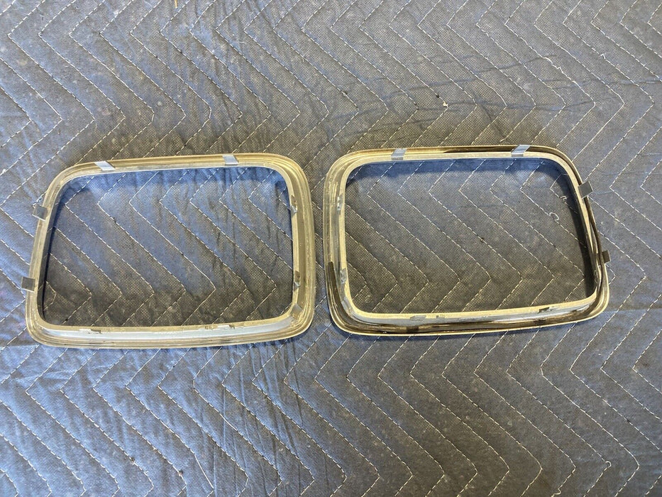 1988-1996 BMW E34 5 Series 525i 535i Grille Chrome Trim Pair 8148725 OEM #2011M