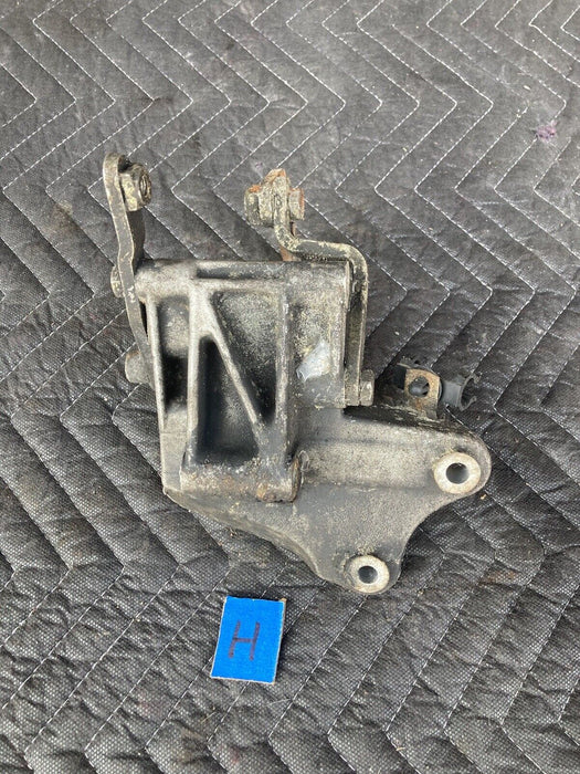 1982-1994 BMW E30 318i 325i  1264643 Power Steering Pump Bracket OEM #2183M