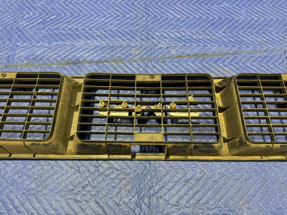 1973-1974 GMC Squarebody C & K Series Truck Grille 6270838 OEM C10 350 #3169E