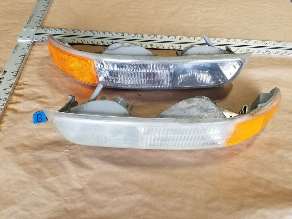 1999-2007 CHEVY 1500 SILVERADO SIERRA OEM DRIVER CORNER LIGHTS L R PAIR #818CN