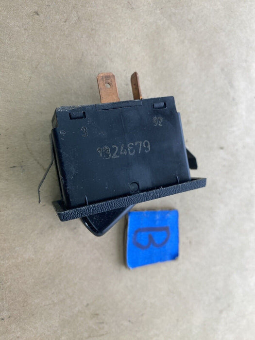 Volvo 240 244 245 Heated Window Defrost Switch 1324679 OEM #2717E