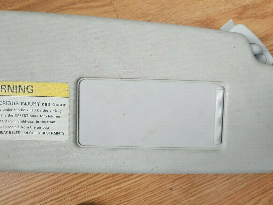 01-05 VW JETTA SUN VISOR PASSENGER SIDE R GRAY w/ MIRROR SUN VISOR OEM #158CN