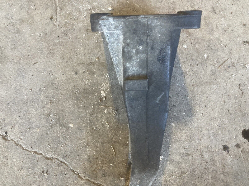 1988-1996 BMW E34 5 Series 525i 535i 1135948 Engine Mount Bracket #1933M