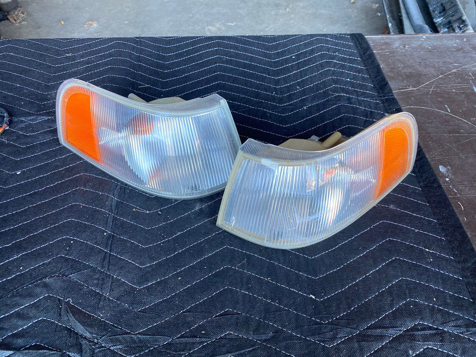 1995-1998 Volvo 960 V90 S90 Left & Right Front Turn Signal Pair OEM #1810E