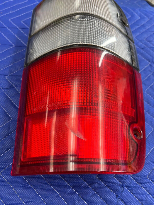 1998-2002 Isuzu Trooper RH Passenger Rear Tail Light Lamp Assembly OEM #934EM