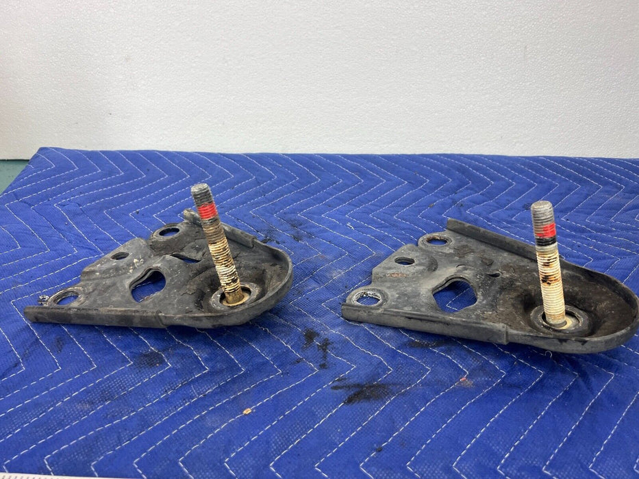 2005-2007 Volvo S60R V70R Front Subframe to Chassis Mount Bracket Pair OE#1333EM