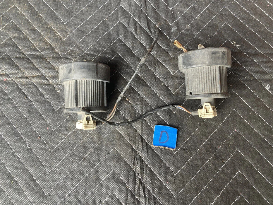 1982-1994 BMW E30 318i 325i 133388 Pair Headlight Plug Socket OEM #2327M