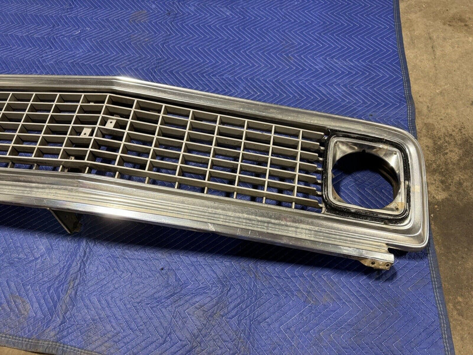 1971-1972 Chevrolet Pickup Truck C10 C20 Complete Grille Blazer OEM NICE #3171E