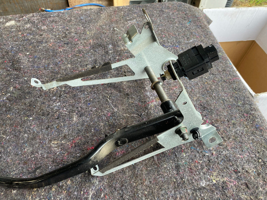 98-00 Volvo V70R V70 S70 Brake Pedal Assembly W/ Bracket & Switch OEM #1628E